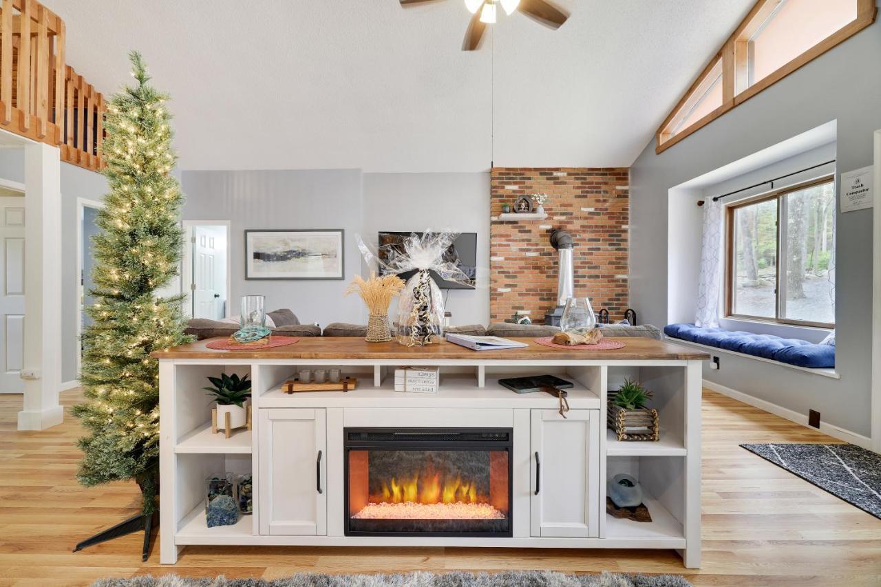 Premier Cozy Cabin - Free Amenities & Comm Indoor Pools Bushkill Eksteriør bilde